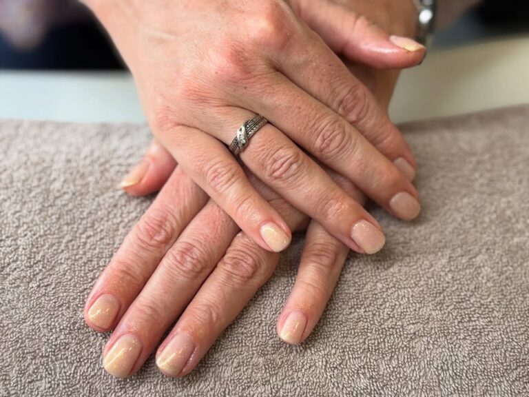 Pose de vernis semi permanent vernissemipermanent alessentiel institutdebaute andreia 1 1196370205835107 - Accueil - Quimper Brest